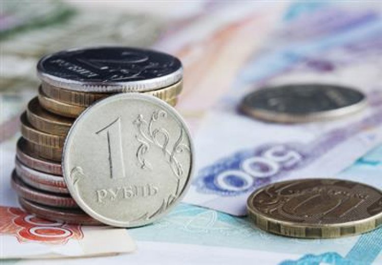 Спад реальных доходов россиян в 2022 году составит 2,8%, реальных зарплат - 2,9% - источник