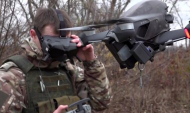 «Вместе с экипажем»: FPV-дрон разнес бронемашину в зоне СВО