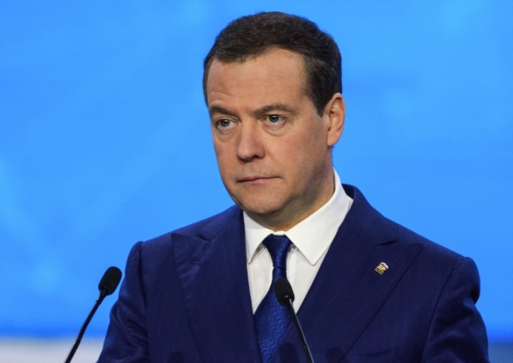 Медведев прилетел с визитом в одну азиатскую страну