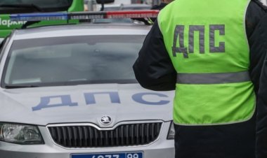 Премиальный автомобиль за 30 млн загорелся в центре Москвы