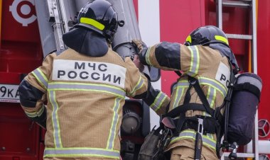 Пожарные потушили огонь на заводе в Курске