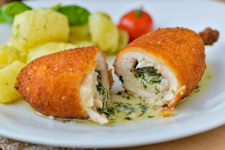 Сочные котлеты по-киевски из куриного фарша: рецепт без сложностей